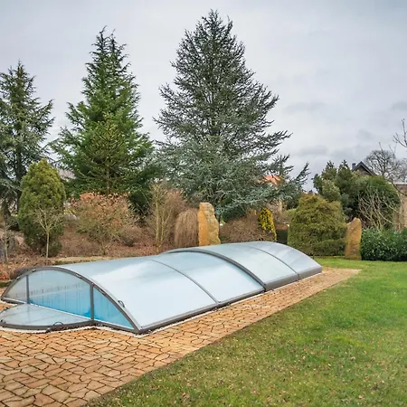 Modern With Shared Swimming Pool In Holiday home *